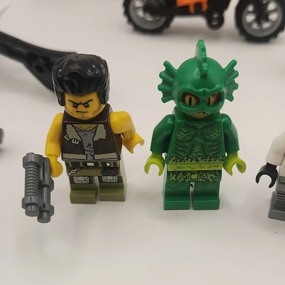 LEGO Minifigures and Accessories Lot